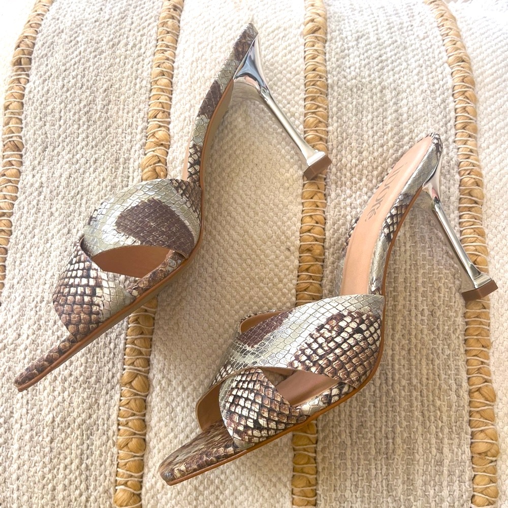 Idoré - Pre-Owned Gorgeous Snake motif print 4” heels - size 9